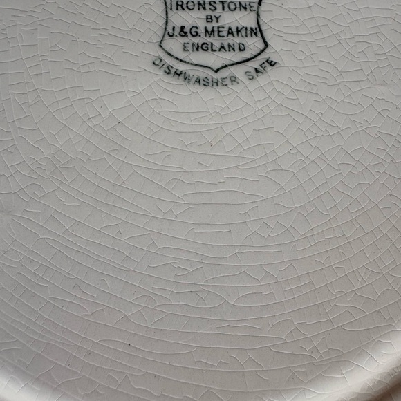 J&G Meakin Royal Staffordshire Heirloom Ironstone White set of 2 Plates ~10.5 in - Picture 10 of 16